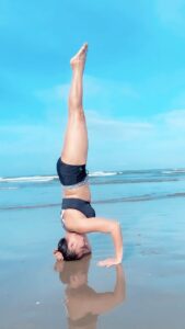 Aashka Goradia Instagram - Do what you like! Just do it. 
.
.
.
.
.
#beachyoga #sirsasana #ashtanga #yogapractice #yogaforlife