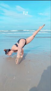 Aashka Goradia Instagram - FLY 
Cause thin or thick, plump or not… lean or plentiful … nothing matters, what matters is strength… work on strengthening and everything else is byproduct … get up and move ❤️
.
.
.
.
.
.
.
#yoga #forlife #beachgirl #forever #safeplace