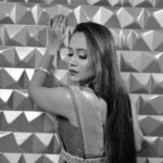 Aasiya Kazi Instagram - 📸 MUA:- @makeoversbyneeta #bts #video #shoot #camera #instagram