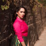 Aasiya Kazi Instagram - Find Comfort in Chaos… Photographer:- @jaysingal_ Stylist:- @yashasvisingh19 Hair:- @meenakshikolvankar Make up:- @suryakant_makeup_artist