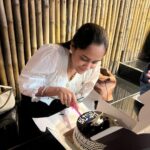 Aasiya Kazi Instagram - Thank you for the surprise & for making my day better ❤️😘❤️