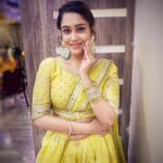Aasiya Kazi Instagram - 🌟💫 Stylist:- @yashasvisingh19 Wearing:- @rajarani_couture Earring:- @zaya.jewels Hair:- @meenakshikolvankar Nails by:- @thenailartschooldipikaparihar
