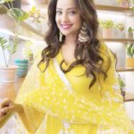 Adaa Khan Instagram - Dekhne mein lagta sirphira!🤪 . . . 🎥: @photoeekaysid 📍: @ishaaraindia @marketcitykurla 💄: @makeupbysheryl.b 💇🏻‍♀️: @surbhi_mahabale 👗: @gopivaiddesigns . . . #feelkaroreelkaro #feelitreelit #reelsinstagram #reeling #instagood #chaandbaaliyan #romantic #bollywood #trending #indianwear #desifashion #adaakhan