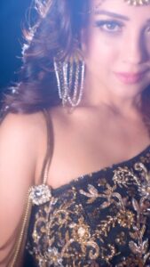 Adaa Khan Instagram - Hissssssstory repeats 🐍
.
.
📸 - @smileplease_25 
 💄- @ansarisharfuddin 

#feelkaroreelkaro #feelitreelit #reelsinsta #reeling #reelsgram #reelitfeelit #adaakhan #naagin6  #shesha