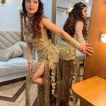 Adaa Khan Instagram - Shimmery and Glittery!! Bigg Boss Grand Finale dekhna bhuliyega mat... ❤️ Kya lagta hai kaun jeetega ?🤔 . . . #biggboss #biggboss15 #bb #bb15 #grandfinale #naagin #naagin6 #shesha #instagood #shimmery #fashion #ootd #ootdfashion #adaakhan