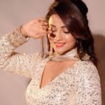 Adaa Khan Instagram - Jashn e Bahara 💫🌸 . . . . . #traditionalwear #ramzan #stylefile #ootd #ootdfashion #fashion #style #stylish #fashionfever #stylebuzz #fashionista #fashionlikeadaa #instagood #picoftheday #adaakhan
