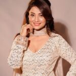 Adaa Khan Instagram - Jashn e Bahara 💫🌸 . . . . . #traditionalwear #ramzan #stylefile #ootd #ootdfashion #fashion #style #stylish #fashionfever #stylebuzz #fashionista #fashionlikeadaa #instagood #picoftheday #adaakhan