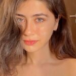 Aditi Bhatia Instagram - New favourite skincare alert via @dotandkey.skincare I’m completely in love with the 10% Vitamin C + E Super Bright Serum It has 10% Triple Vitamin C with 5% Niacinamide along with superfood Sicilian Blood Orange Lightweight, oil-free & quick absorbing serum ideal for all skin types, even for Vitamin C beginners. #AditiApproves Try for yourself and grab yours from dotandkey’s website. Use my code- ADITI15 for additional love. #DotandKeySkincare #NextGenSerums #Actives #ad