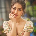 Aditi Bhatia Instagram - sitting pretty ♡ 📸: @rohanshrestha MUA: @makeupbyriddhima Hair by: @swapnil_makeupnhair