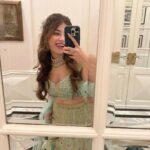 Aditi Bhatia Instagram - lately i only attend weddings and cry 🥹 Styled by: @stylebysugandhasood × @teamsugandhasood Assisted by: @styleitupwithmicheala × @vibhutistyles Outfit: @kiasacouture Jewelry: Neckpiece: @kushalsfashionjewellery Earrings: @rubans.in @oakpinionpr The Taj Mahal Palace, Mumbai