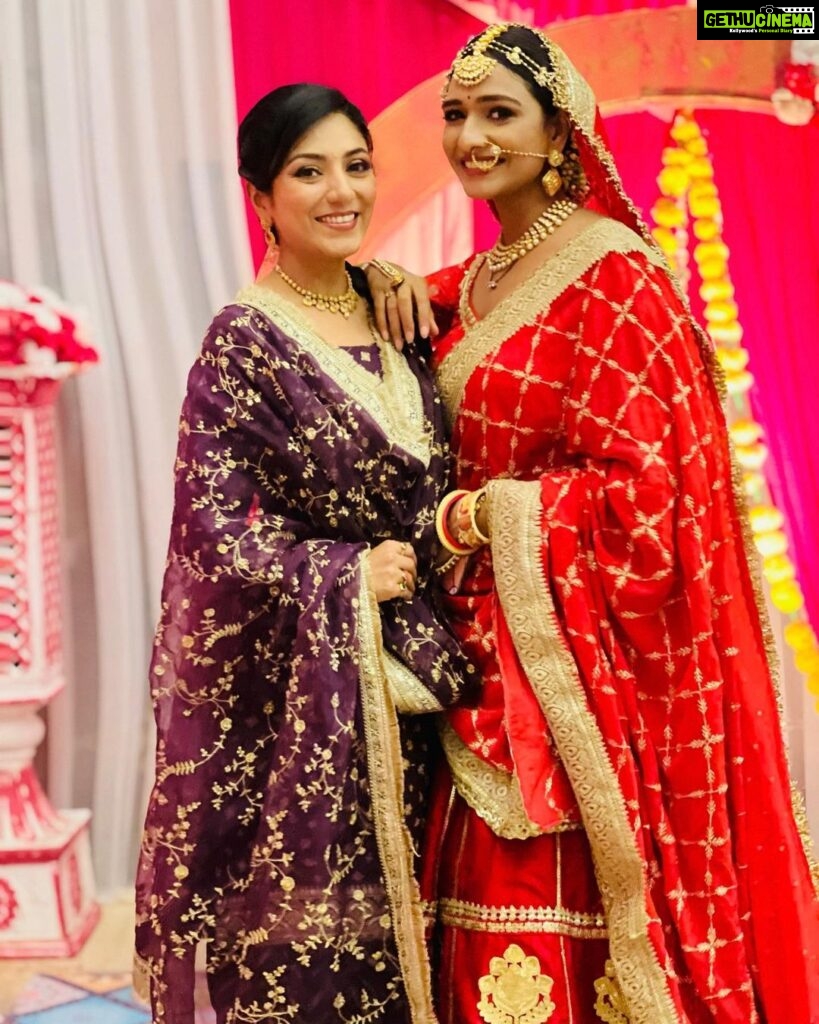 Aishwarya Khare Instagram - Hamari lakshmi❤️ #bhagyalakshmi @zeetv . . #picoftheday #prettiestbride #instapic #instagood #rano #lakshmi #lakshmikishaadi