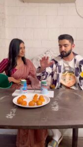 Aishwarya Khare Instagram - What a Cheesy Game….. What a cheesy people 🤣🤣🤣

#reels #bhagyalakshmi #cheesy