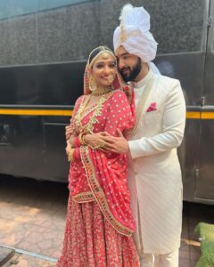 Aishwarya Khare Instagram - Main phir bhi tumko chahunga ❤️❤️
#rishmi
