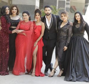 Aishwarya Khare Instagram - Hum Saath Saath Hai ❤️
Bhagyalakshmi Family….