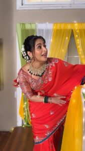 Aishwarya Sharma Bhatt Instagram - Kya yahi pyaar hai??? 🤣🤣🤣
#isspyaarkokyanaamdoon ??? 😂😂

#aishwaryasharma #pakhi #funnyreels #instatrending #reelitfeelit #ᴛʀᴇɴᴅɪɴɢʀᴇᴇʟs