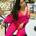 Aishwarya Sharma Bhatt Instagram - Somewhere on 🌍 PC @bhatt_neil ❤️😘 Styling @styling.your.soul Outfit @24dressy #aishwaryasharma #somewhereonearth #surprise #annyversary #1stanniversary #neilkiaish