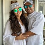 Aishwarya Sharma Bhatt Instagram - Happy Holiiiii 🎉🥰🥳🙏🏻😇 #beforeafter #neilkiaish #holi2023 #aishwaryasharma #neilbhatt #couplegoals