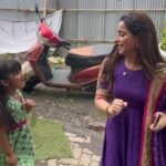 Aishwarya Sharma Bhatt Instagram - Creating my own little world 😂 Thankyou veera @vihansometimes for capturing these beautiful videos❤️ #ghumhaikisikeypyaarmeiin #bts #pakhi #savi #funtimes #aishwaryasharma #ariasakaria