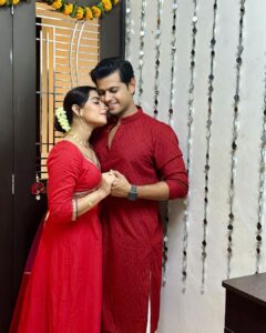 Aishwarya Sharma Bhatt Instagram - Our First Diwali 🪔❤️🙏🏻 Happy Diwali🙏🏻 & Happy New Year 🥳 

Wearing @lavanyathelabel 
PR @issavibe_pr 

#diwali2022 #happynewyear #neilkiaish #couplegoals #stayhappy #stayhealthy