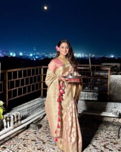Aishwarya Sharma Bhatt Instagram - Karwa Chauth ❤️ 
I have got the best Husband love you so much bubu @bhatt_neil 😘🤗❤️
Thankyou so much Mutter @sunitabhatt47 for everything love you ..you are the best😘🤗😇

Wearing @womaste.ethnic 
Styling @styling.your.soul 
Makeup @drama_queen8399 
Hair - @zeenat_az 

#karwachauth2022 #firstkarwachauth #neilkiaish #couplegoals
