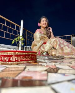 Aishwarya Sharma Bhatt Instagram - Karwa Chauth ❤️ 
I have got the best Husband love you so much bubu @bhatt_neil 😘🤗❤️
Thankyou so much Mutter @sunitabhatt47 for everything love you ..you are the best😘🤗😇

Wearing @womaste.ethnic 
Styling @styling.your.soul 
Makeup @drama_queen8399 
Hair - @zeenat_az 

#karwachauth2022 #firstkarwachauth #neilkiaish #couplegoals