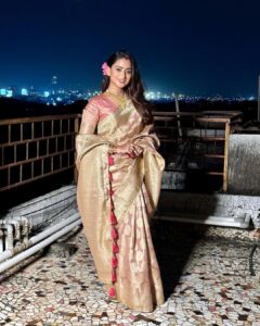 Aishwarya Sharma Bhatt Instagram - Karwa Chauth ❤️ 
I have got the best Husband love you so much bubu @bhatt_neil 😘🤗❤️
Thankyou so much Mutter @sunitabhatt47 for everything love you ..you are the best😘🤗😇

Wearing @womaste.ethnic 
Styling @styling.your.soul 
Makeup @drama_queen8399 
Hair - @zeenat_az 

#karwachauth2022 #firstkarwachauth #neilkiaish #couplegoals