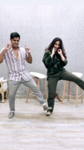 Aishwarya Sharma Bhatt Instagram - Aafatttttt 😂😂😂

#trendingreels #instatrends #aishwaryasharma #neilbhatt #aafat #liger #vijaydevarakonda #ananyapandey