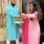 Aishwarya Sharma Bhatt Instagram - Jhulta minaar 😂 @pranjal.sharma312 Wearing @ambraee_ Styling partner @styling.your.soul #aishwaryasharma #pranjalsharma #rakshabandhanspecial #rakshabandhan2022 #instatrending #instareels #reelitfeelit #jethalal #taarakmehtakaooltahchashmah #jhultaminara