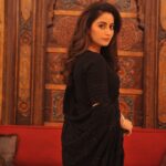 Aishwarya Sharma Bhatt Instagram - The Queen 🖤 #mannjogiya Starring - Neil Bhatt & Aishwarya Sharma Bhatt Singer - @yasserdesai Lyrics - @shakeelazmiofficial Music - @harishsagane Director - @aj_abhishekjaiswal Project by - @vimalvats production - @blazenikhil Producer - @rajeshgupta_nupuraudio Label - @nupuraudio @guptapulkit @guptakshitij Designs - @sumit_bamal Editor - @paraskmehra Asso.director - @rishabhrishikumar Manager - @pratik.maheshwari #MannJogiya #YasserDesai #NeilBhatt #AishwaryaSharma #AishwaryaSharmaBhatt #NavRecords #NupurAudio #LoveSongs