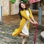 Aishwarya Sharma Bhatt Instagram - Papa ki pari.. jhat se giri 😂😂😂 Caption by @vihansometimes PC @vihansometimes Wearing @janasyaclothing Styling partner @styling.your.soul #aishwaryasharma #picturesoftheday #happymonsoon #monsoon2022 #ootd #crocs #stayhappy