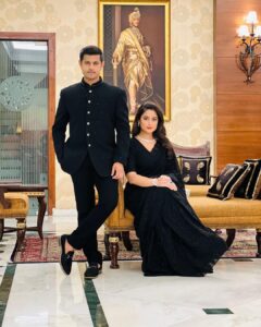 Aishwarya Sharma Bhatt Instagram - Stay tuned 😇🧿🪬🤞🏻

#newproject #aishwaryasharma #neilbhatt #staytuned #neilkiaish #couplegoals #stayhappy