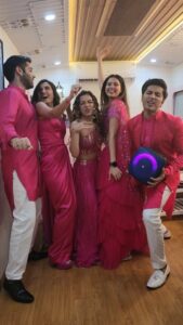 Alice Kaushik Instagram - Happy birthday , @shinydoshi15 💓😁
#pinkisabadass #Ravivaarwithstarparivaar  ď
@mahajankinshuk17 @simranbudharup @akshay_kharodia