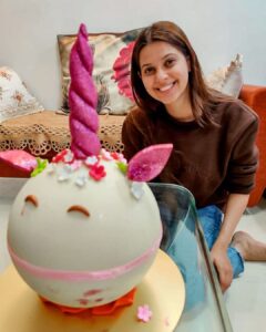 Alice Kaushik Instagram - Stepping into the birthday week with some 🦄 magic. 
Never met a unicorn I did not like 💓
#JustWhatILike #YouGuysAre💖
Thank you, Neetu 💖💖🎂 
@karan.dhillon91 😘