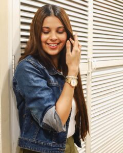 Alice Kaushik Instagram - Wearing my heart on my sleeve along with my time on my wrist, 
this festivities and always. ✨
Paired my #OOTD with my favourite watch from @danielwellington today.
Love how it effortlessly amps-up the look.
Shop now with upto 15% off and an
additional 15 % off with my code DWALICE.
Happy Shopping #DWali
#DanielWellington #ad 
Shot by : @shotbysushobh