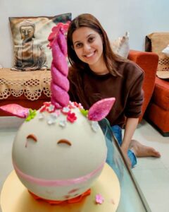 Alice Kaushik Instagram - Stepping into the birthday week with some 🦄 magic. 
Never met a unicorn I did not like 💓
#JustWhatILike #YouGuysAre💖
Thank you, Neetu 💖💖🎂 
@karan.dhillon91 😘