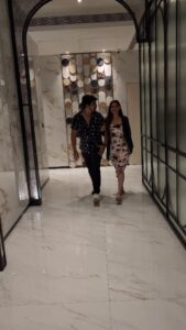 Alice Kaushik Instagram - Last night 💖
Happy anniversary mom and dad dhillon 😘
Like I said, you both are goals in so many ways. We look upto you guys.  Here’s to a beautiful forever. 🧿💖
@karan.dhillon91 😘

Thank you @musaafer.india  for hosting us 🤗
