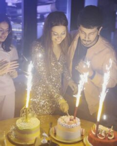 Alice Kaushik Instagram - It was a happy happy birthday. What a night. Nothing but love in the air. I love each and every person who made it possible. Thank you. You are all rockstars.
❤️❤️❤️❤️❤️❤️❤️

Location : @mannrangi couldn’t have found a better vibe for my birthday. You guys were lovely ❤️💖