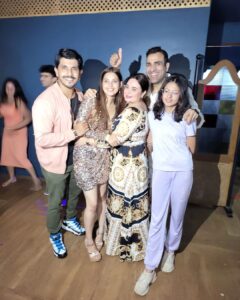 Alice Kaushik Instagram - It was a happy happy birthday. What a night. Nothing but love in the air. I love each and every person who made it possible. Thank you. You are all rockstars.
❤️❤️❤️❤️❤️❤️❤️

Location : @mannrangi couldn’t have found a better vibe for my birthday. You guys were lovely ❤️💖