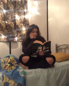 Ananya Agarwal Instagram - “i do believe something very magical can happen when you read a book”
 - J.K Rowling🤍
