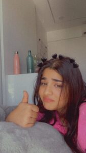 Ananya Agarwal Instagram - at this point… honestly meko bhi nahi pata kya ho raha hai meri zindagi ke