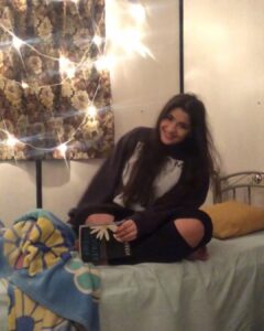 Ananya Agarwal Instagram - “i do believe something very magical can happen when you read a book”
 - J.K Rowling🤍