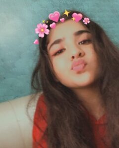 Ananya Agarwal Instagram - just a random video me doing i don’t know what😅💕🌸