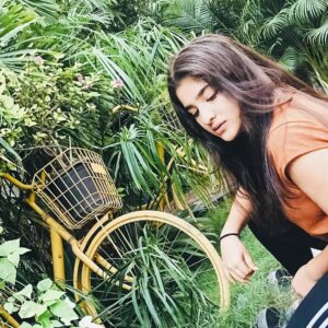 Ananya Agarwal Instagram - Crass/Class ....choice is yours....
#instagood