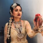 Anchal Sahu Instagram - ‘’कजरा मोहब्बत वाला, आँखीयो में ऐसा डाला कजरे ने लेली मेरी जान, हाए रे में तेरे कुरबान’’🌷 . . Costume Stylist- @shitalpatelsp Ass.by- @shefali3177 Makeup artist- @karlekarvinayak Hair stylist- @siddhi.sawant.716