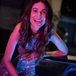 Aneri Vajani Instagram - You either Disco or Kiskoooo 🕺😆 Photography- @ajpictography Styled by @riyabhatu_ Managed by @mugshotmedia Videographer @sandeshgoudart Make up @kunika_jain Track @bababachiii @rayhaanpatni #anerivajani #disco #festiveseason #december #shingbright #2022