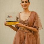 Aneri Vajani Instagram - IBMA- 2022 Iconic Brands of Maharashtra ! Style Icon of the year! Thank-you to the Government of Maharashtra for this Honour I’m humbled! Special Thankyou to my baby sister yet again! It’s all because of you♥️ Styled by : @priyavajani Outfit :- @bydivyaaggarwal Jewellery :- @malkishjewels 💅: @nailed_it_nailsss HMU : @kavitaparmar_makeup_hair #styleicon #styleicon2022 #maharashtra #government #humbled #proudparents #bestsister #gratitude #award