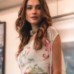 Aneri Vajani Instagram - You are so much Stronger than you Think!💫 Styled : @priyavajani Outfit : @vyoum_official HMU : @kavitaparmar_makeup_hair #anerivajani #whitelove #strongereveryday #faith #dreamer