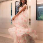 Aneri Vajani Instagram - You are so much Stronger than you Think!💫 Styled : @priyavajani Outfit : @vyoum_official HMU : @kavitaparmar_makeup_hair #anerivajani #whitelove #strongereveryday #faith #dreamer