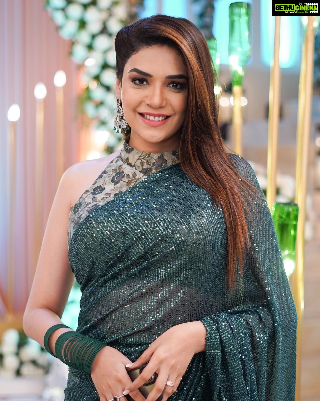 Actress Anjum Fakih HD Photos and Wallpapers August 2022 - Gethu Cinema