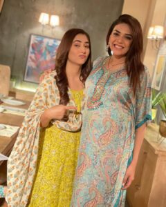 Anjum Fakih Instagram - Priya and Maitri ❤️
#badeacchelagtehain2